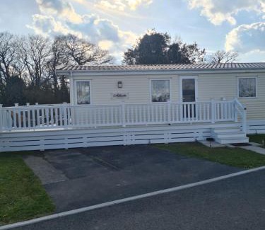 St. Florence Resort | Beautiful 2 bedroom caravan, holiday park Tenby