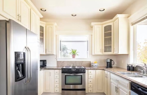 Fallbrook House | Beautiful 2-bedroom home with stunning viewsnSleeps 4 - 2 Bedrooms - 1 Bath