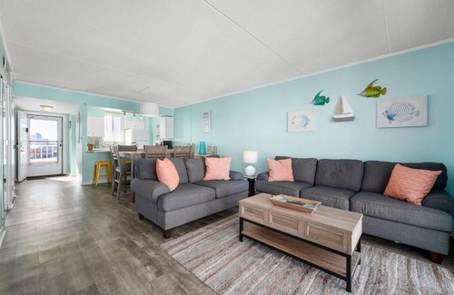 Midtown Ocean City Condo | Beautiful 2 Bedroom Canal Front Condo in White Bay