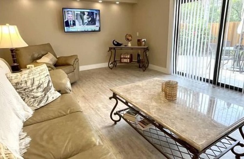 The Bluffs House | Beautiful 2 Br. Townhome (230755) by Houzlet