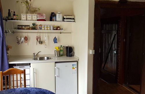 Spandau Apartment | Beautiful 2 room carriage house for two persons (+ two in the living room)