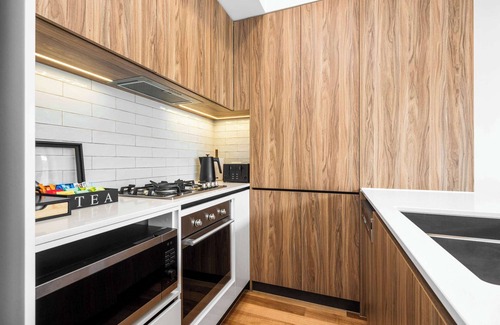 Torquay House | Beautiful 2BR on Bright, Torquay