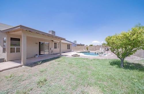 Glendale House | Beautiful 3 bedroom, 2 bathroom, walking distance to StateFarm Stadium/West Gate