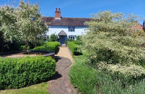 King's Bromley House | Beautiful 3 Bedroom Cottage - Picturesque Retreat