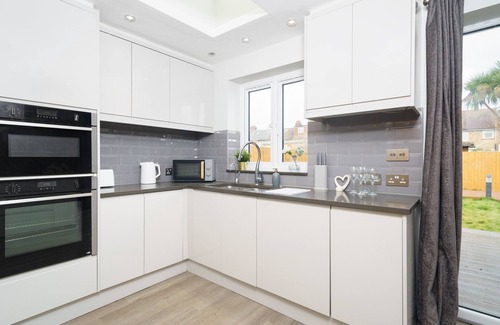 Chadwell Heath House | Beautiful 4 Bedroom House Immaculate Condition. Just Refurbished House.
