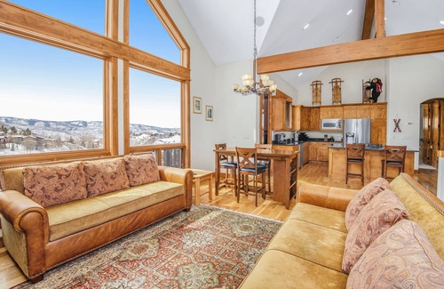 Wildridge House | Beautiful 4 Bedroom Home with Panoramic Mountain Views