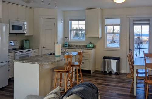 Anglo Rustico House | Beautiful 4 bedroom house with waterview - 5 min to the beach!