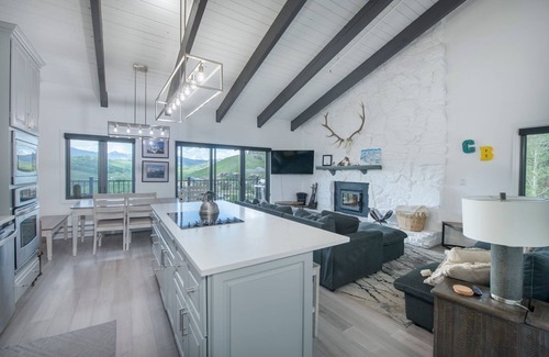 Crested Butte Condo | Beautiful 4 bedroom, top-floor unit with expansive great room and sunset views.