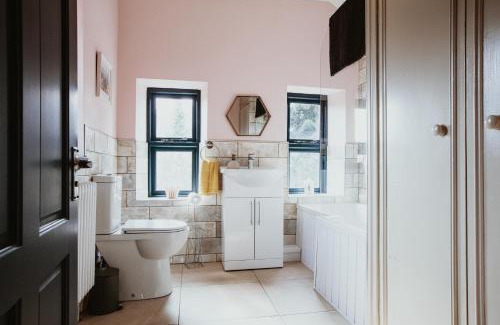 Llanwenarth House | Beautiful 5 bedroom house with hot tub & fire pit