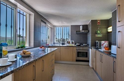 Areias de Sao Joao Villa | Beautiful 6 Bedroom Villa Collum, Albufeira With Private Pool