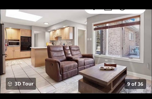 Burbank House | Beautiful 6000 sq ft Castle House with 4-bedroom in Chicago