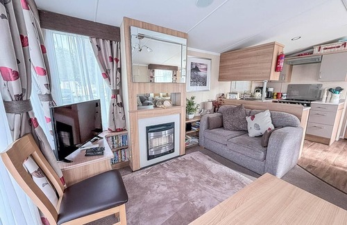 Great Yarmouth House | Beautiful 8 berth caravan for hire at Seashore Haven Park in Norfolk ref 22039C
