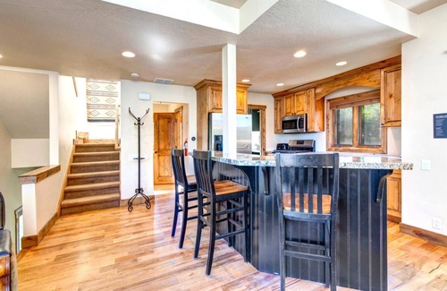 Downtown Park City Condo | Beautiful Air 3 Bedrooms POA-504B by KBM