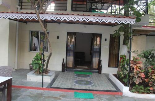 Kihim Apartment | Beautiful and luxurious 3 BHK villa with Swimming pool and kitchen for upto 20 people near beach