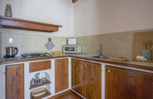 Sesto Fiorentino Villa | Beautiful apartment in villa for 3 guests with pool, WIFI, TV, terrace and pets allowed