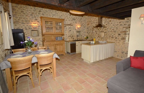 Saint-Denis Apartment | Beautiful apartment for 6 people with WIFI, pool, TV and terrace