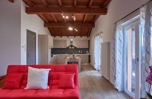 Stazzona Apartment | Beautiful apartment for 6 guests with WIFI, hot tub, pool, TV and terrace