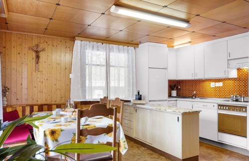 Stalden Apartment | Beautiful apartment for 6 people with WIFI, TV, balcony and parking