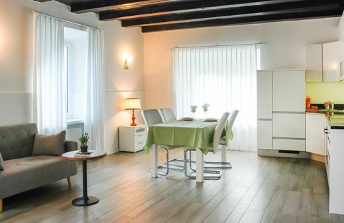Vira Apartment | Beautiful apartment for 3 people with WIFI, pool, TV and patio