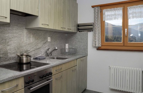 Frauenkirch Apartment | Beautiful apartment for 3 people with WIFI, TV, terrace and panoramic view