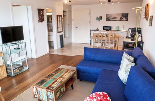 Trin Apartment | Beautiful apartment for 2 guests with WIFI, TV, balcony, pets allowed and panoramic view