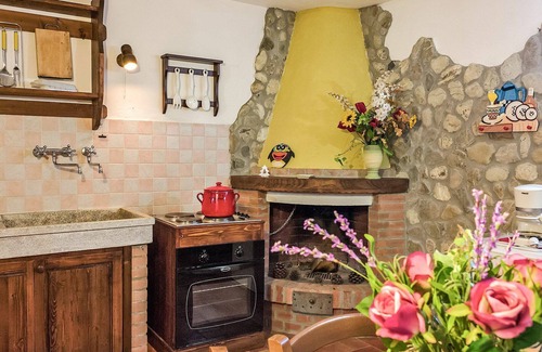 Lajatico Villa | Beautiful apartment in villa for 2 guests with pool, WIFI, TV and patio