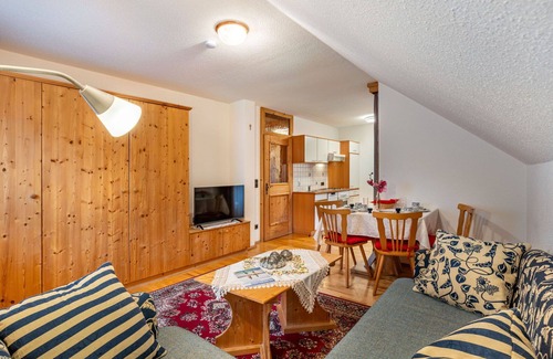 Arriach Villa | Beautiful apartment in villa for 4 guests with WIFI, TV and patio