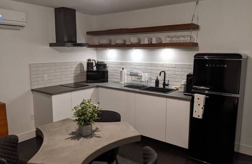 Maple Bay House | Beautiful beachside 1 bedroom w large private deck- trails & beach on your door.