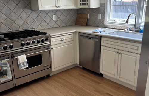 Burlingame House | Beautiful Burlingame cul du sac home borders Washington Park, walk downtown