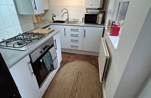 Chorlton-cum-Hardy Cottage | Beautiful Cottage on the Green