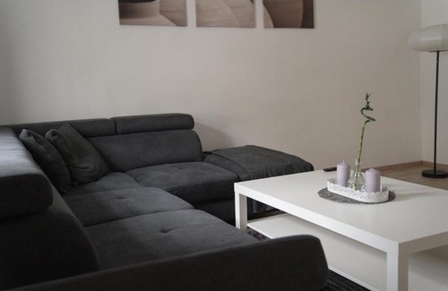 Klosterneuburg Apartment | Beautiful Central City Apartment - 2BR, WIFI, Netflix & PS4