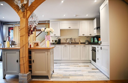 Braishfield Cottage | Beautiful Christmas Cottage