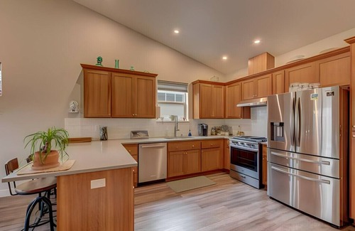 Bethel-Danebo House | Beautiful & Comfortable 3 Bedroom Home Minutes from the Airport and Downtown