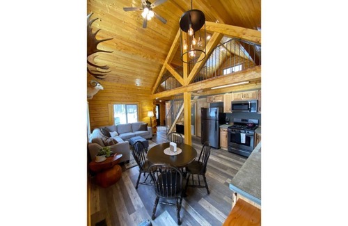 Wasilla Cabin | Beautiful Comfy Alaskan Log Home 1