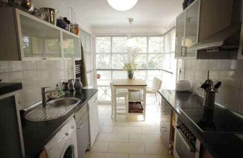 Dahlem Apartment | Beautiful Comfy Light Airy Spacious Family Home Apt 15-20 min to Central Berlin