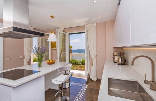 Orasac Villa | Beautiful Dubrovnik Villa | 5 Bedrooms | Villa Gold Dubrovnik | Stylish.