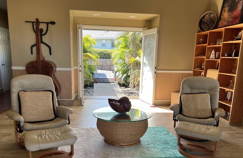 Bluffs House | Beautiful Executive Style home with hot tub-water-features and near the beach.