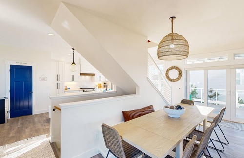 Logsden House | Beautiful family-friendly home with private hot tub, walk to beach, shared pool