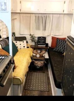 Darnestown House | Beautiful Farmstay Hill Cottage and Tiny Equipped Camper in Maryland