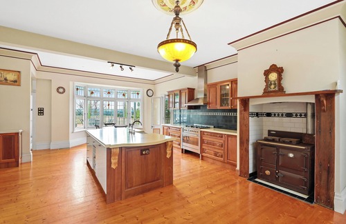 Bunyip House | Beautiful Federation Residence for 16 Guests (A perfect venue for weddings)