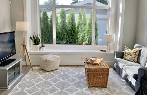 Ladner Apartment | Beautiful Ground Level Private Suite - Walk to Charming Ladner Village!