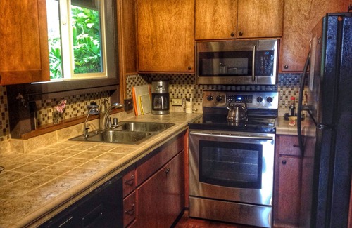 Hana Cottage | Beautiful Hana, Near Waianapanapa State Park. STR 216/0003 TA186-656-9728-01