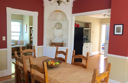 Vineyard Haven House | Beautiful Historic Hilltop Haven -Walk to Town & Water