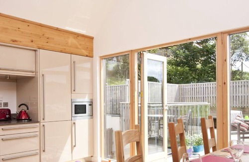 Talland House | Beautiful holiday home with hot tub, just a walk away from Talland beach.