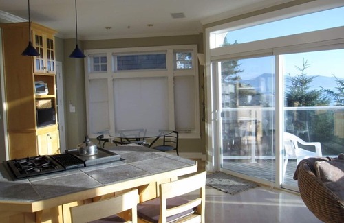 Oceanside House | Beautiful home, breath taking panoramic ocean views, & WIFI