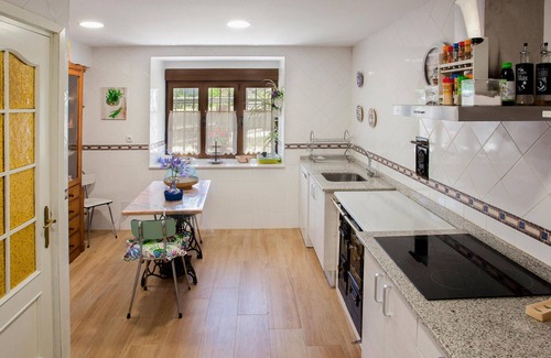 Navamuel House | Beautiful home in Bárcena de Ebro