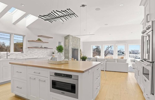 Old Greenwich House | Beautiful home in downtown Old Greenwich