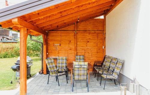 Dugo Selo House | Beautiful Home In Dugo Selo With Wifi