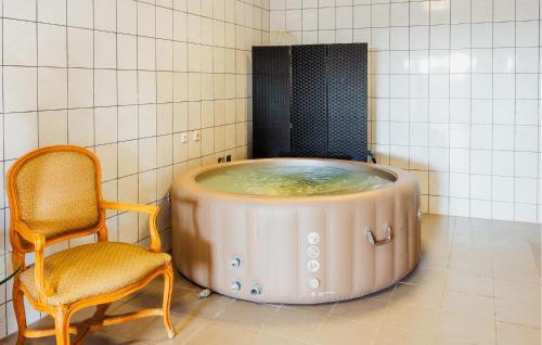 Dugo Selo House | Beautiful Home In Dugo Selo With Wifi