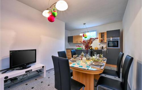 Dugo Selo House | Beautiful Home In Dugo Selo